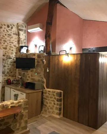 Chez Marinou לינה וארוחת בוקר 3*