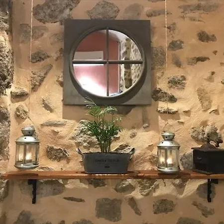 לינה וארוחת בוקר Chez Marinou 3*