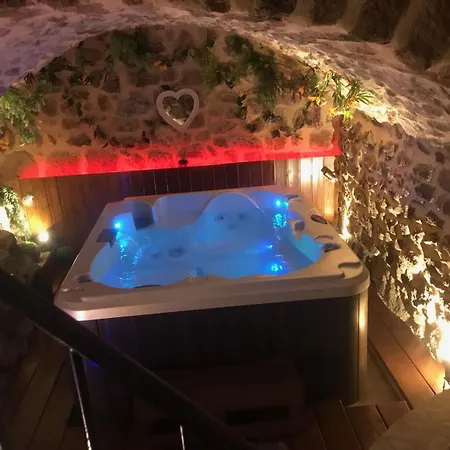 לינה וארוחת בוקר Chez Marinou 3*