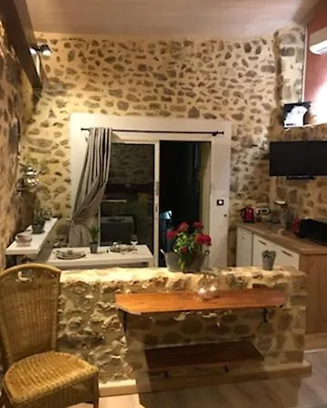 Chez Marinou לינה וארוחת בוקר